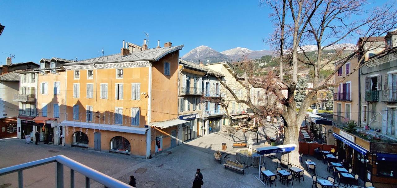 L'Hivernet, Grand Triplex Neuf Au Coeur D'Embrun Acces Facile エクステリア 写真