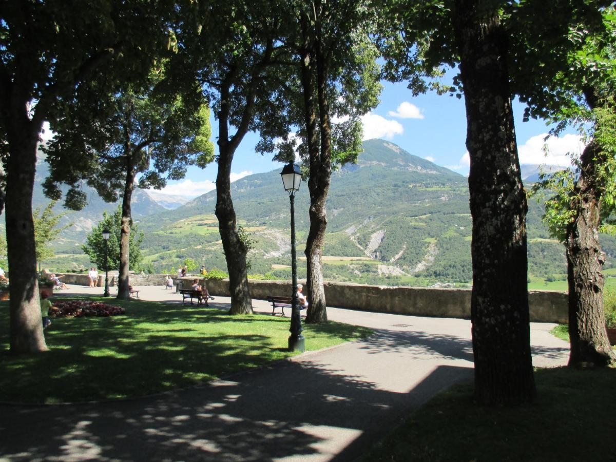 L'Hivernet, Grand Triplex Neuf Au Coeur D'Embrun Acces Facile エクステリア 写真