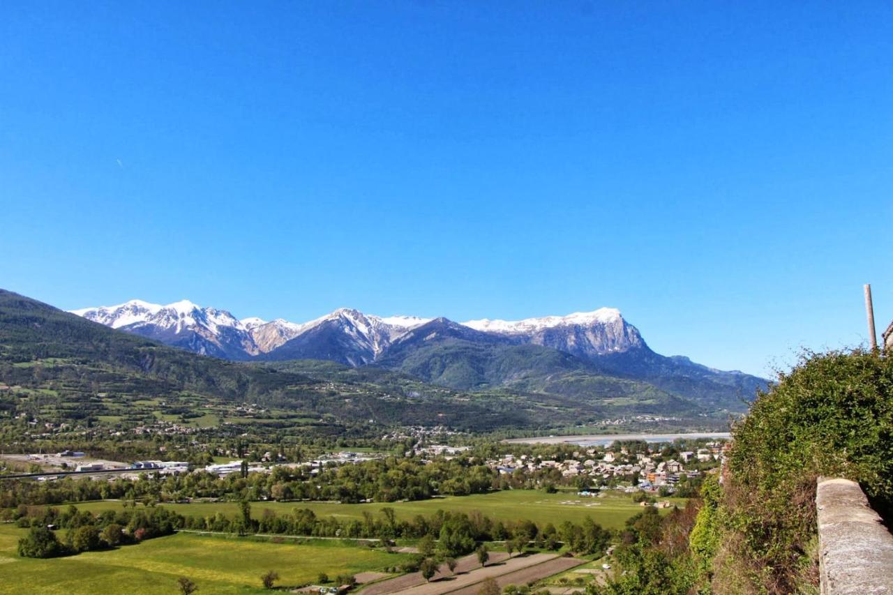 L'Hivernet, Grand Triplex Neuf Au Coeur D'Embrun Acces Facile エクステリア 写真